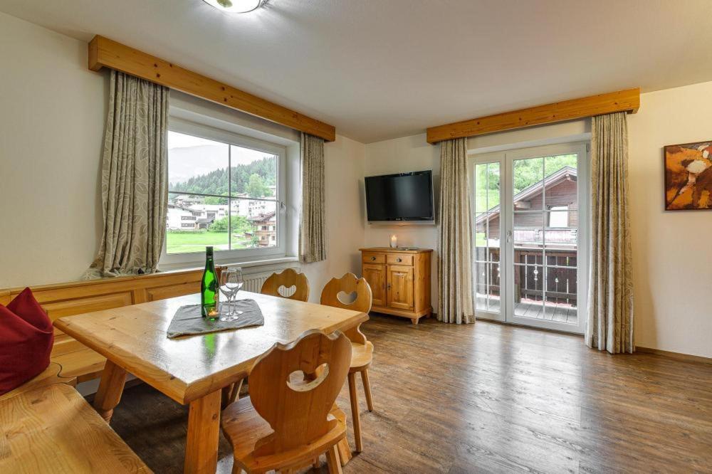 Apartment In Fuegen With A Shared Wellness المظهر الخارجي الصورة