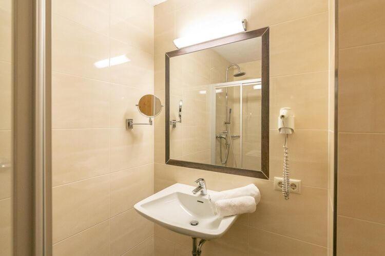 Apartment In Fuegen With A Shared Wellness المظهر الخارجي الصورة